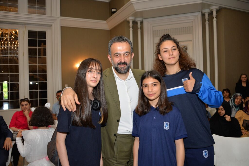 Çocuklar ve Halil İbrahim Yılmaz